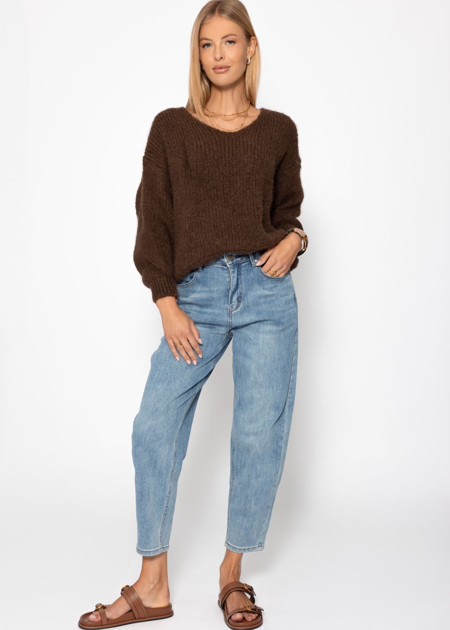 Oversized sweater with V-neck - brown