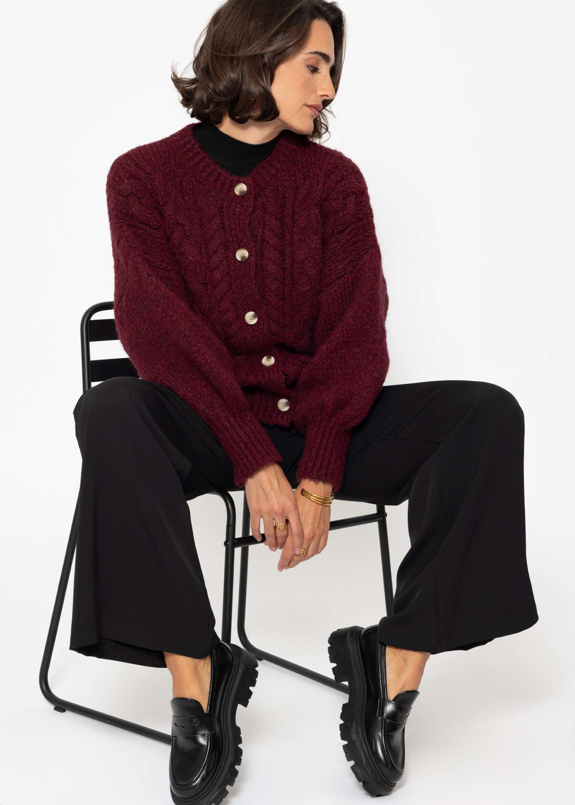 Super fluffy cardigan with cable knit pattern - burgundy