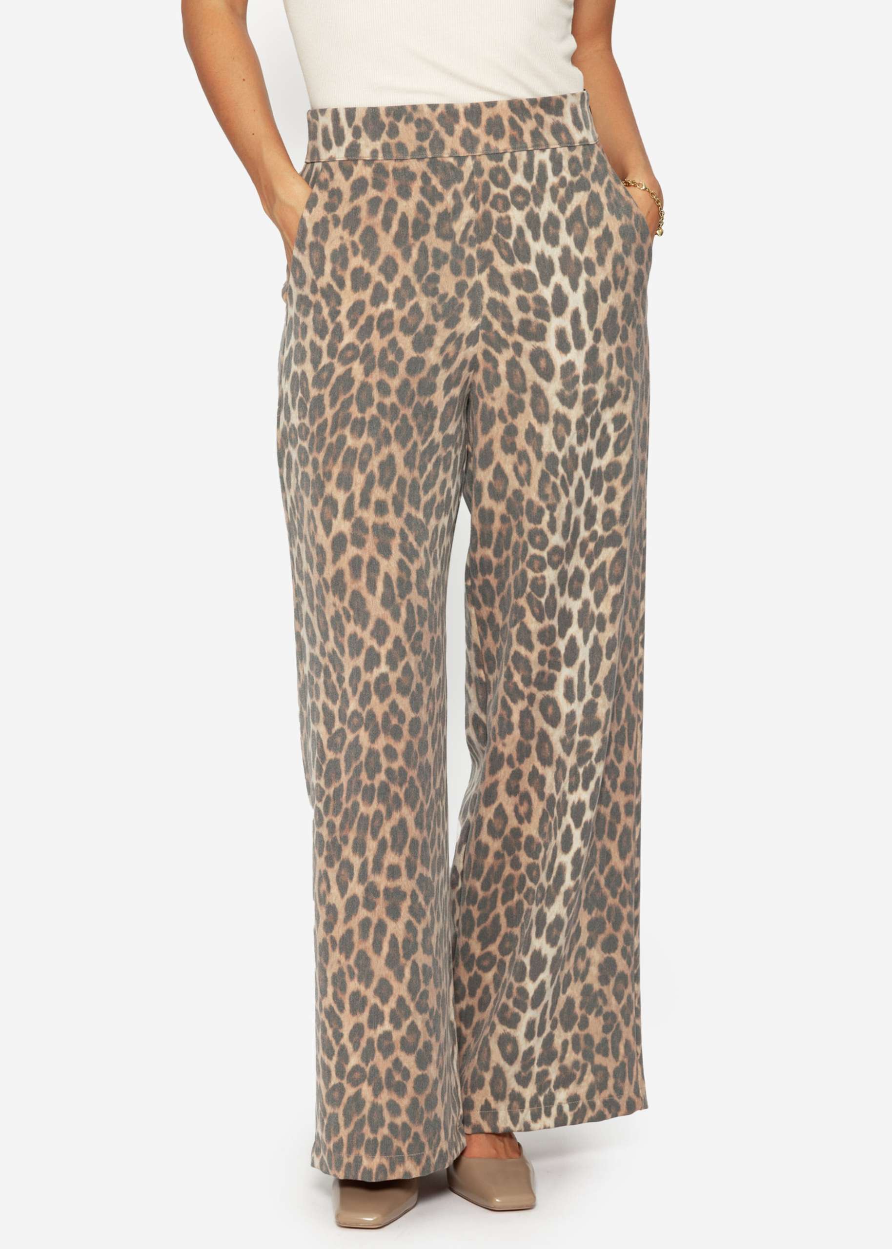 Pants with leo print - brown