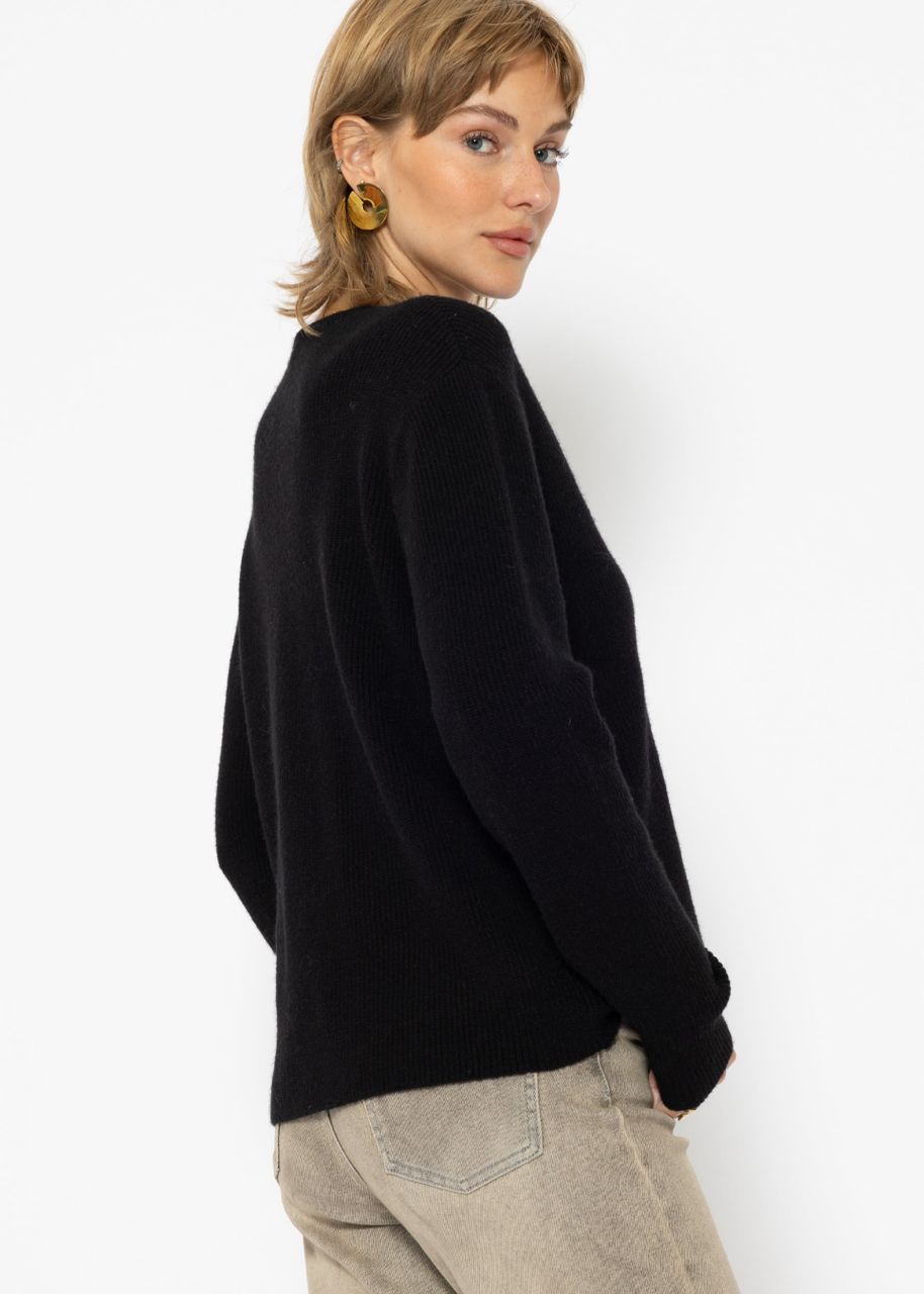 Jumper with accentuated V-neck - black