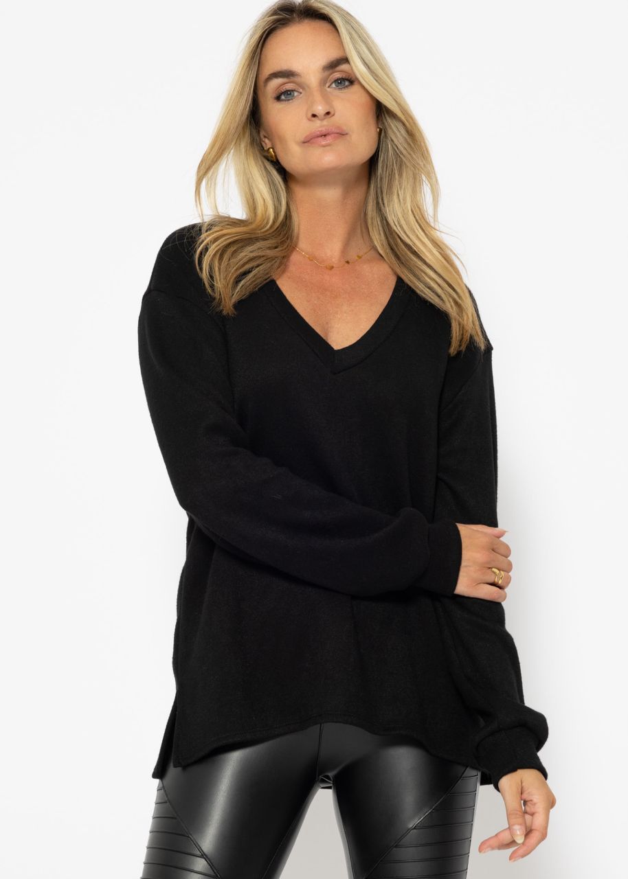 Oversize soft jumper with deep V-neck - black