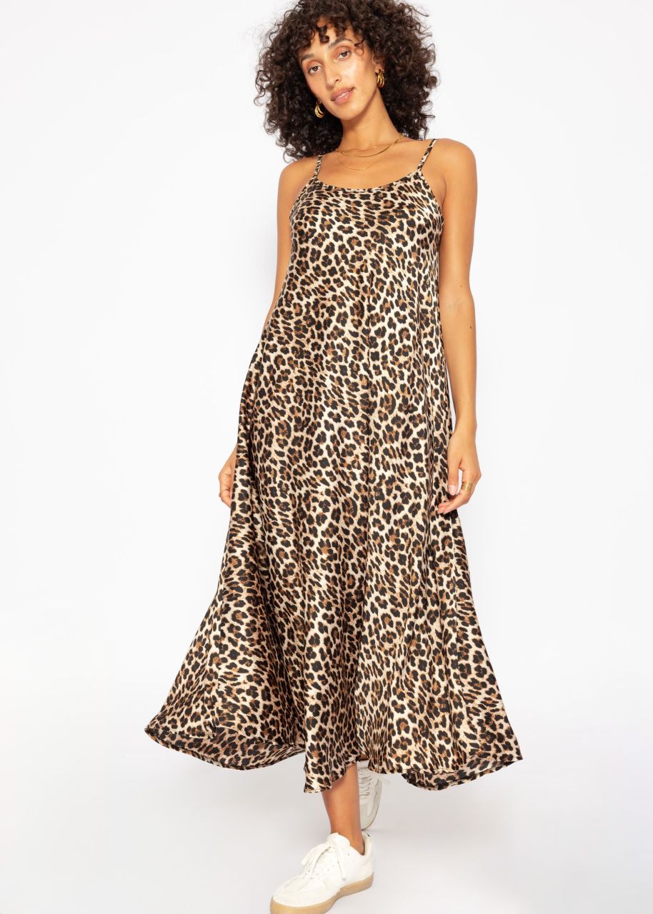 Satin dress in leo print - brown