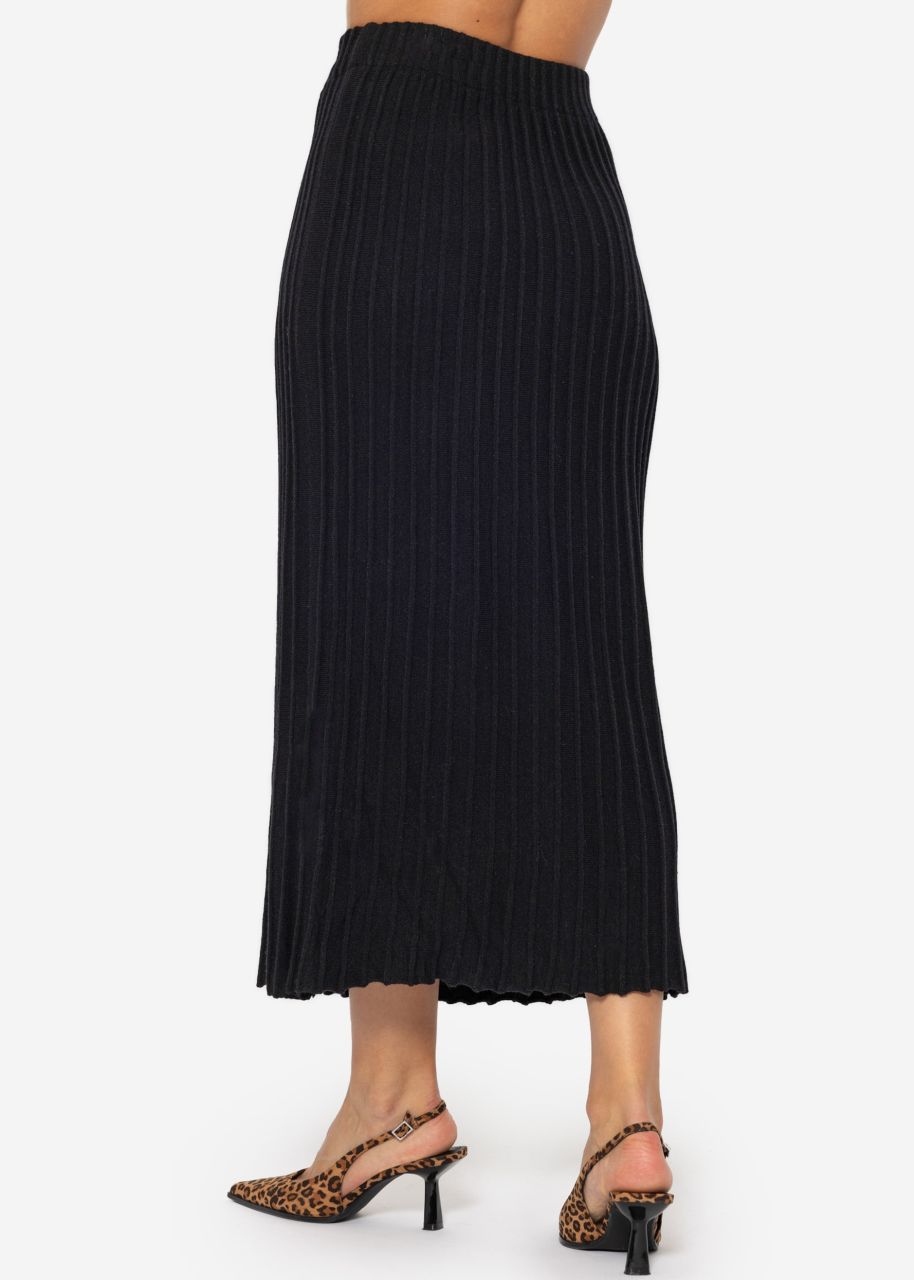 Pleated maxi knit skirt - black