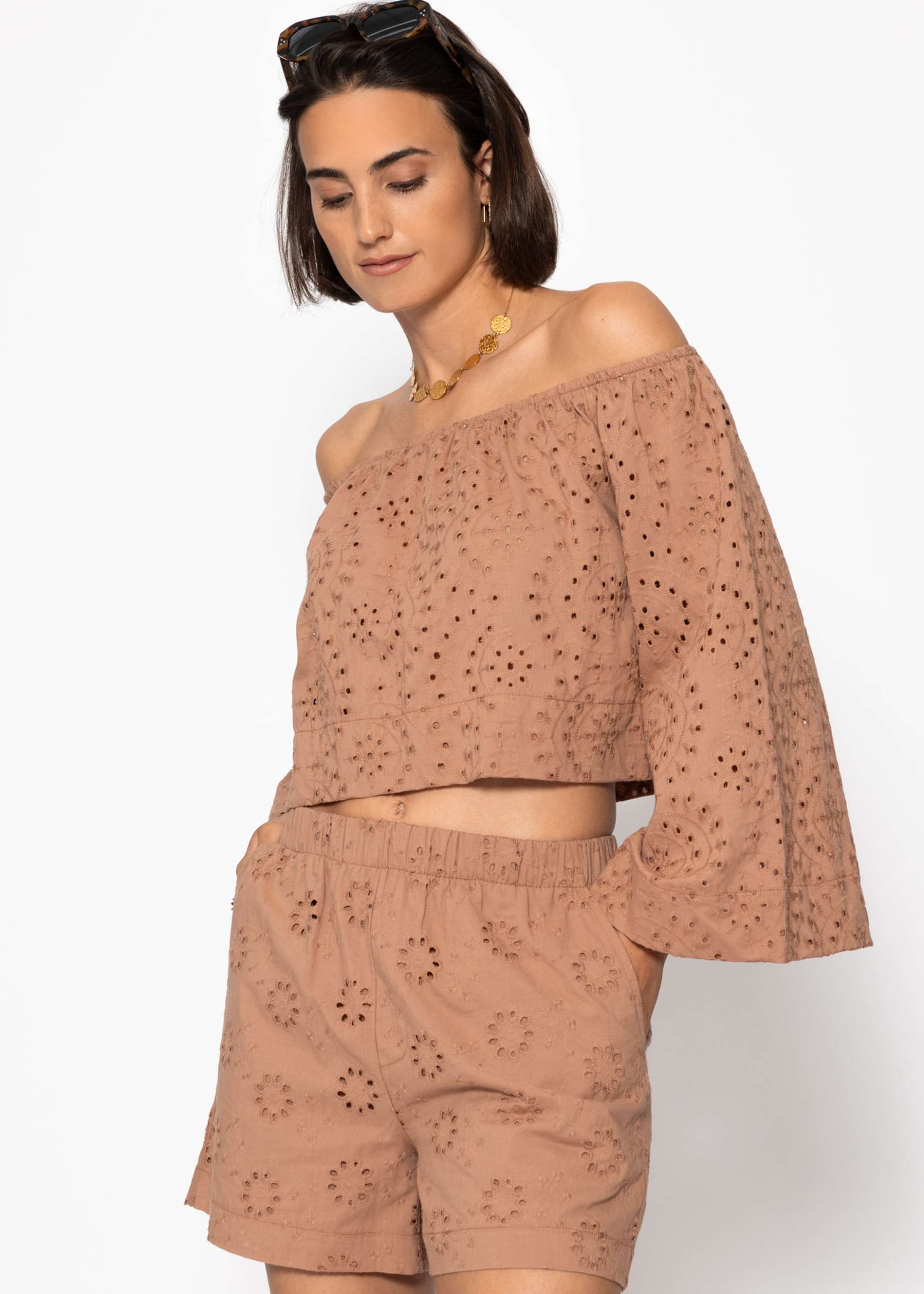 Shorts with eyelet embroidery - mocha mousse