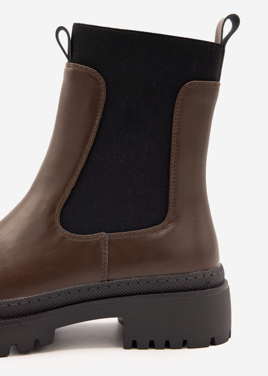 Chelsea boots with black stretch insert, chocolate brown