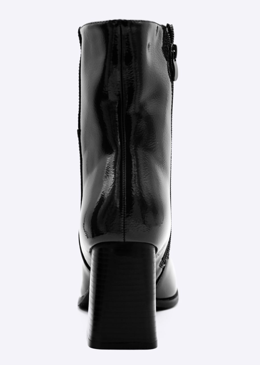 Lack-Stiefeletten mit eckiger Schuhspitze, schwarz