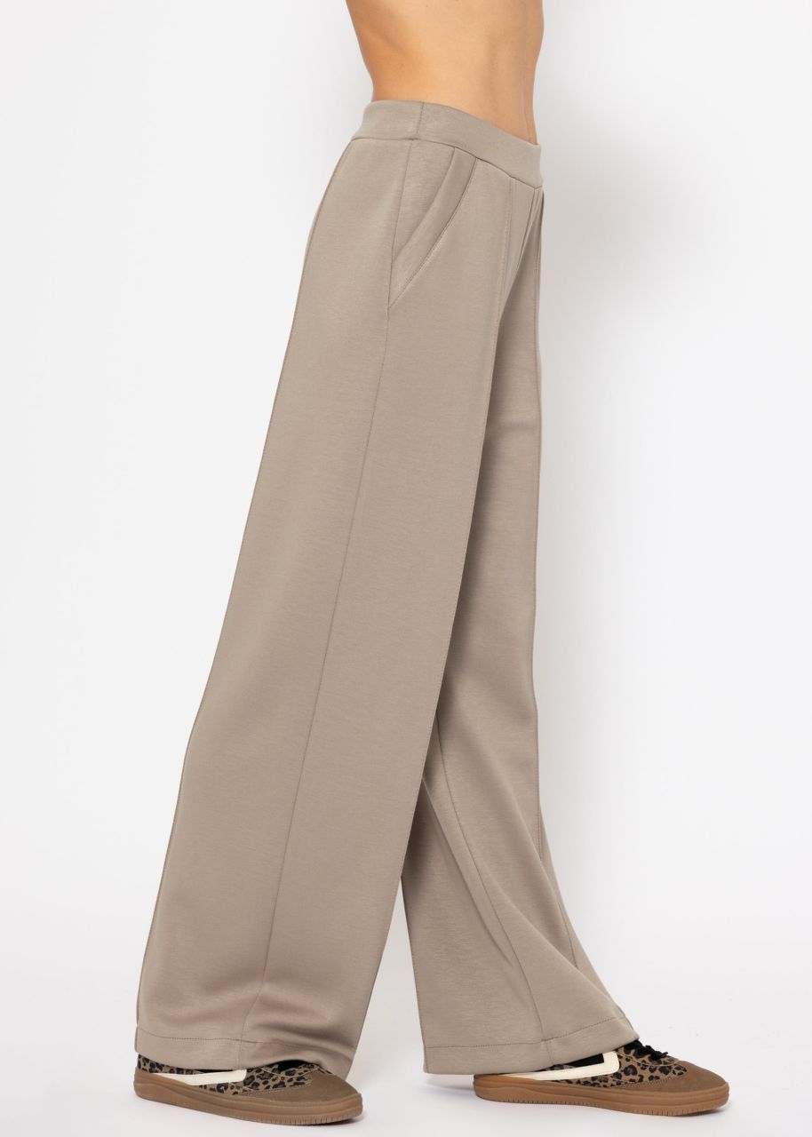 Soft, wide jogging trousers with piping - taupe