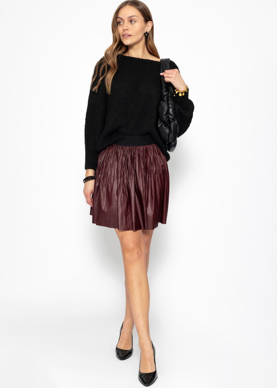 Pleated skirt made from faux leather - burgundy