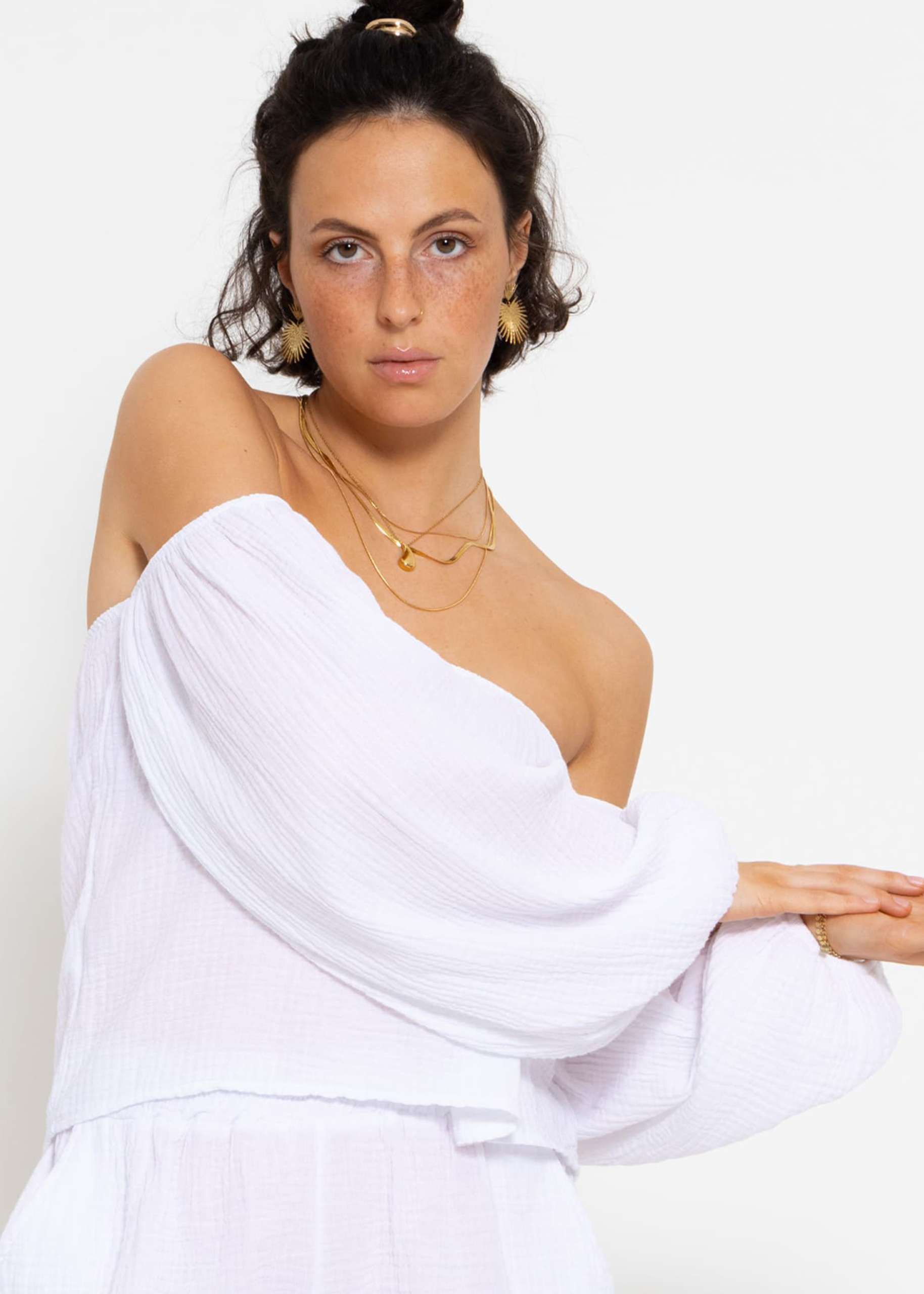 Muslin top, off-the-shoulder - white