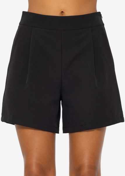 Shorts with pleats - black