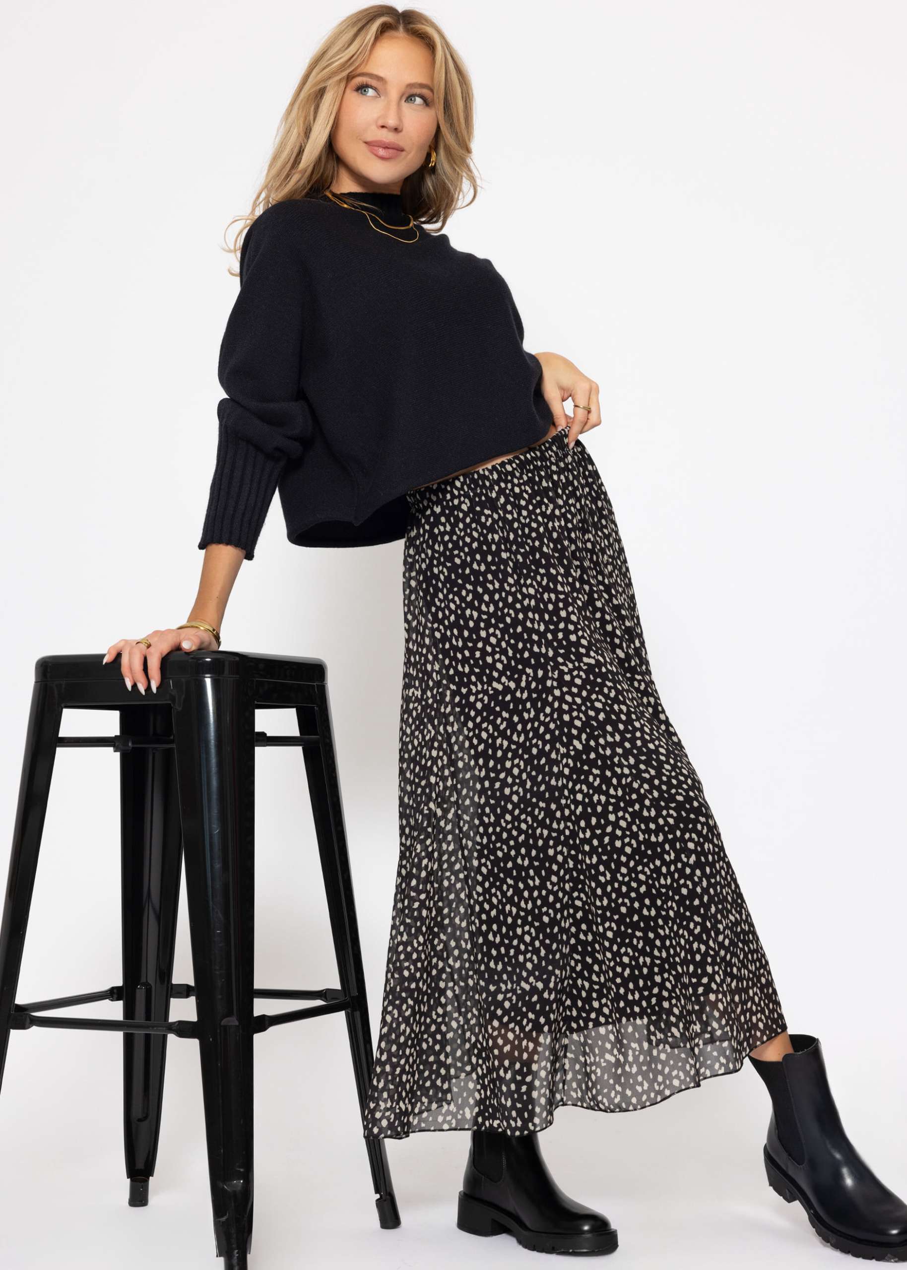 Long chiffon skirt with print - black