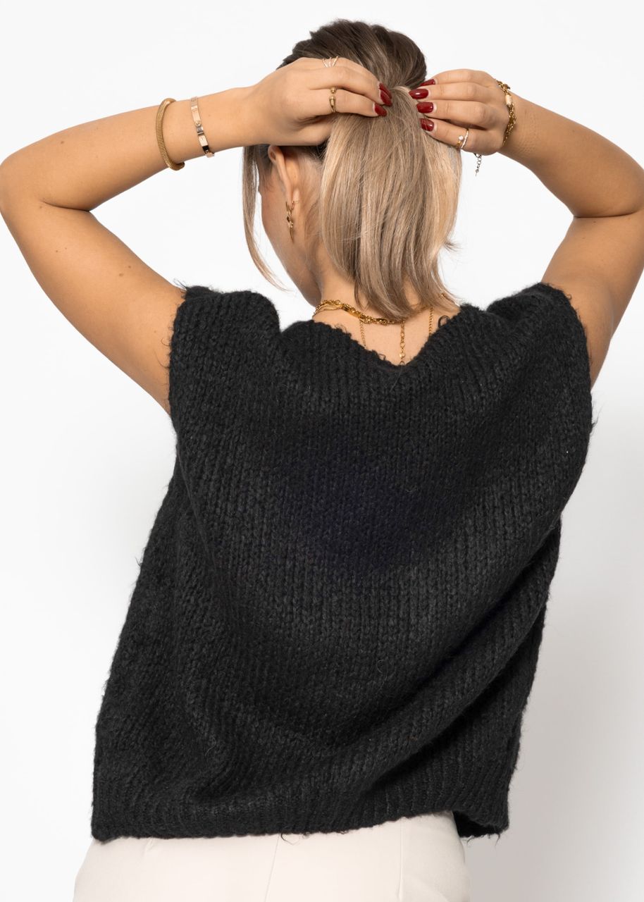 Fluffy, sleeveless knitted waistcoat - black