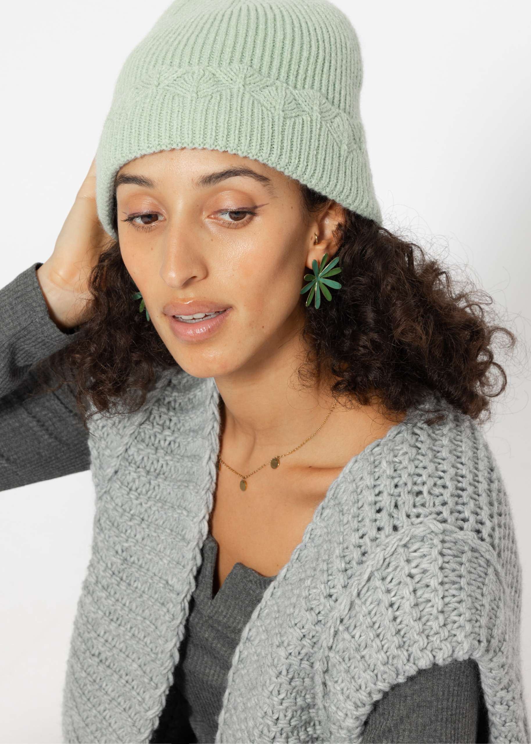 Hat with ajour knit trim - green