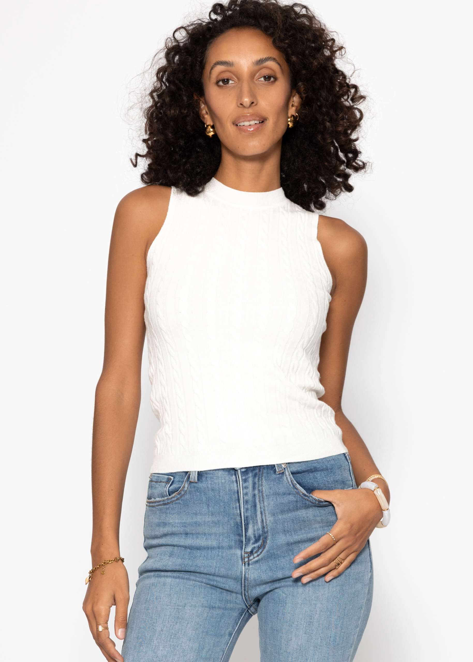 Knitted top with cable pattern - white