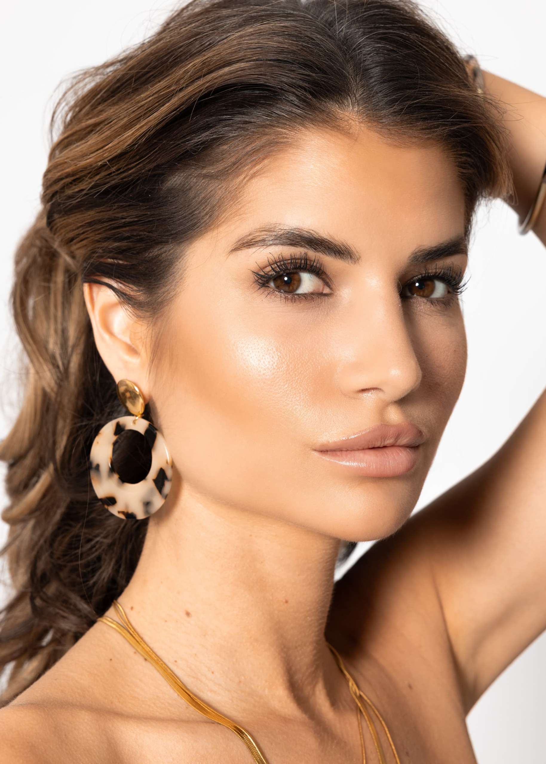 Stud earrings with brown pendant - gold