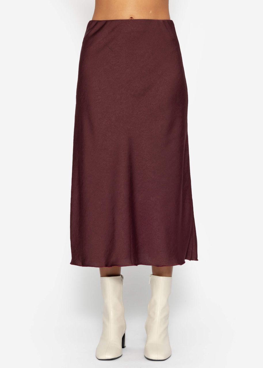 Satin skirt in crash look - burgundy