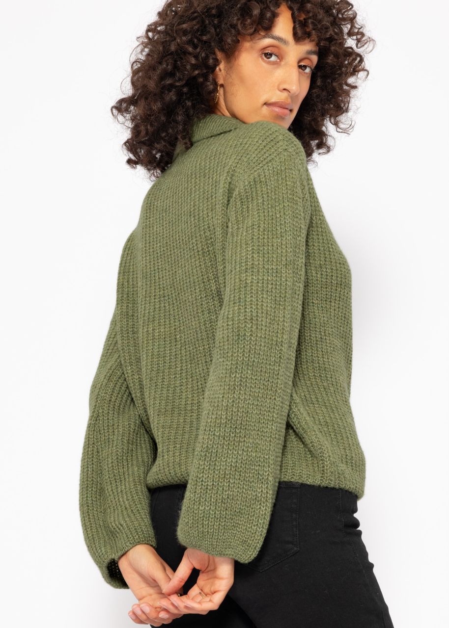 Oversized jumper with V-neck and collar - khaki