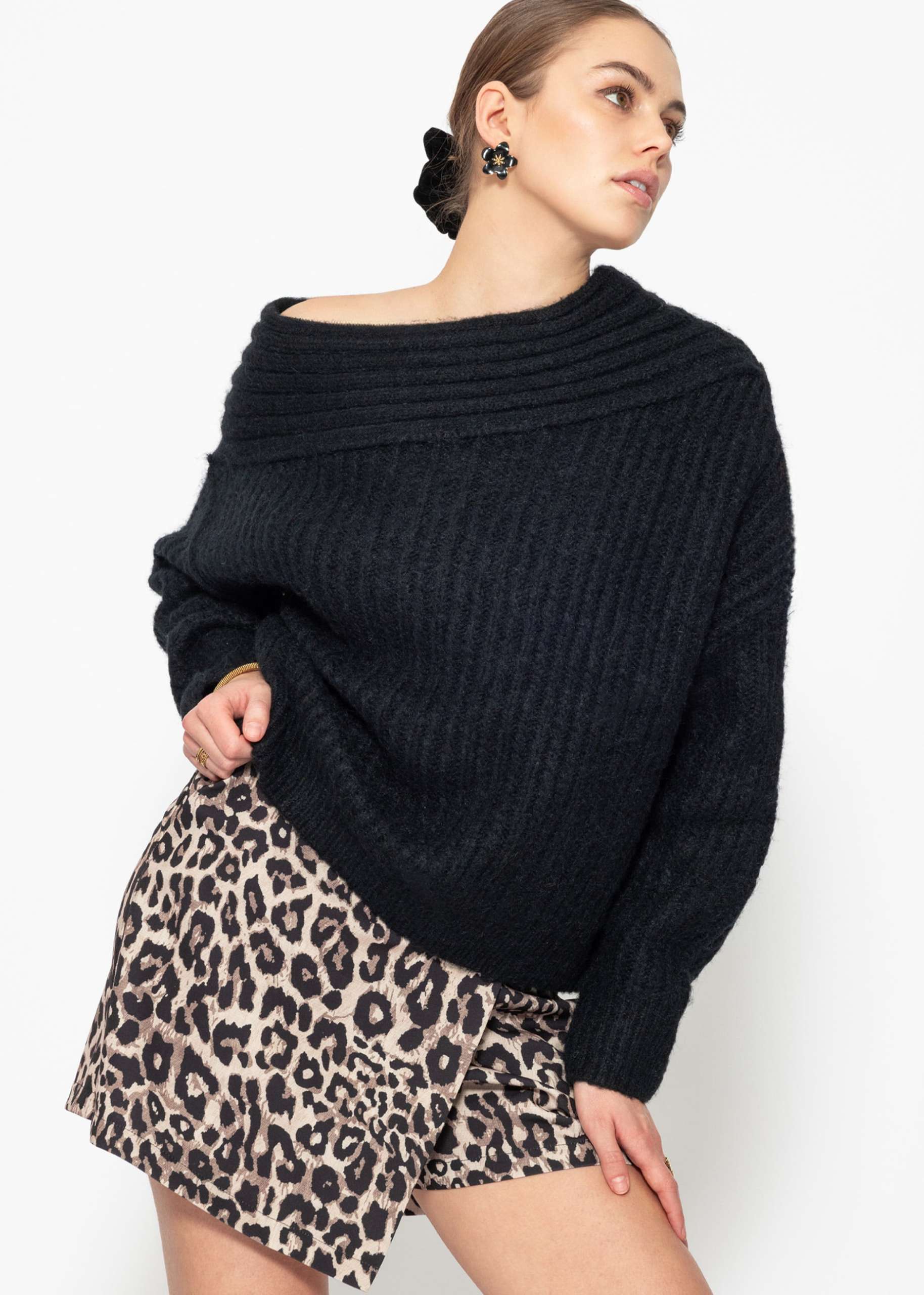 Off-Shoulder knitted jumper, black