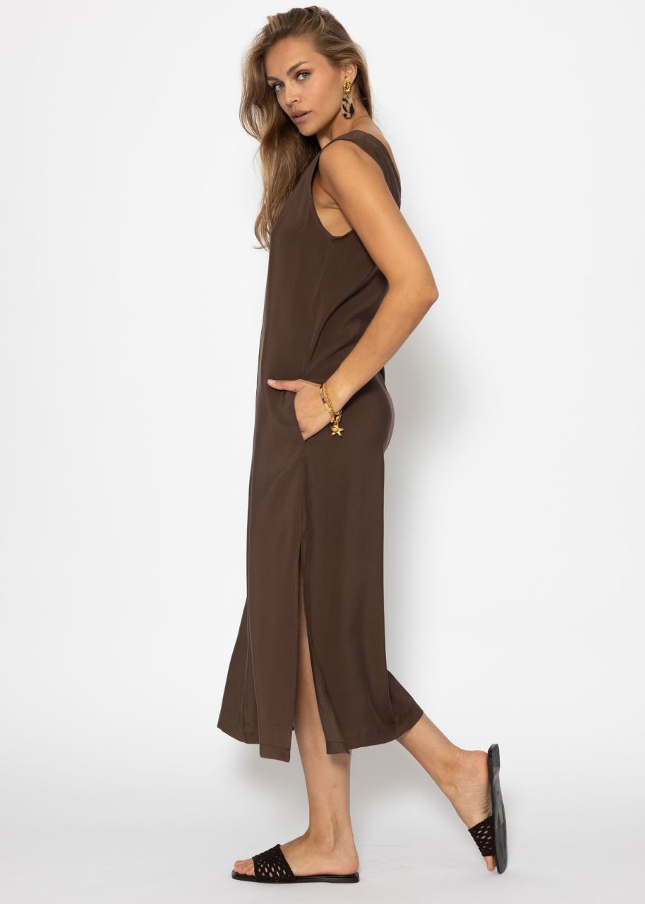 Maxi dress with V-neck - brown