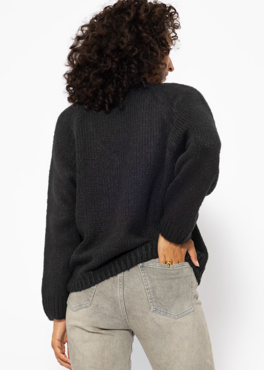 Classic knitted jumper with V-neck and trim - black