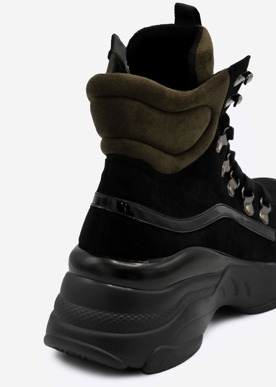 Boots with khaki detail, black