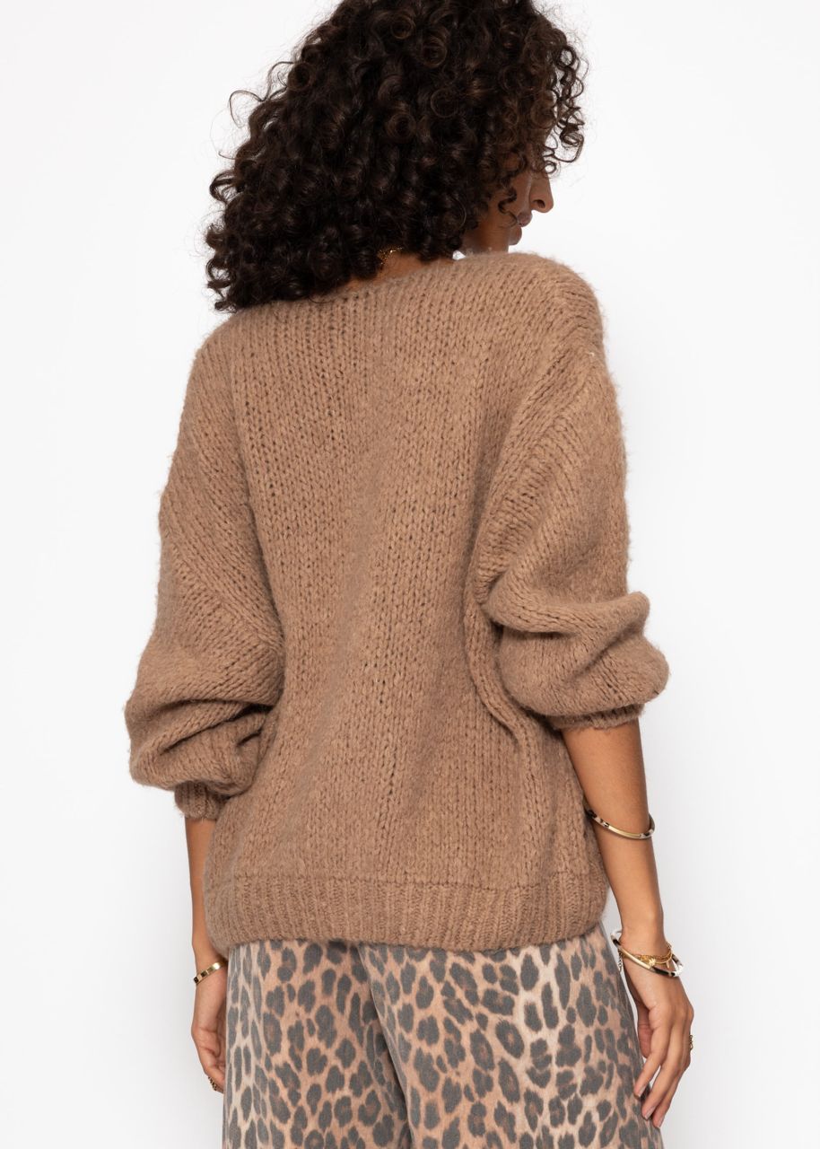 Oversized sweater with V-neck - light brown
