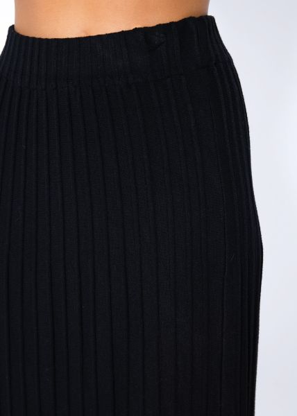 Pleated maxi knit skirt - black