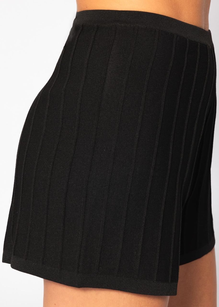 Knitted shorts with ribbed structure - black