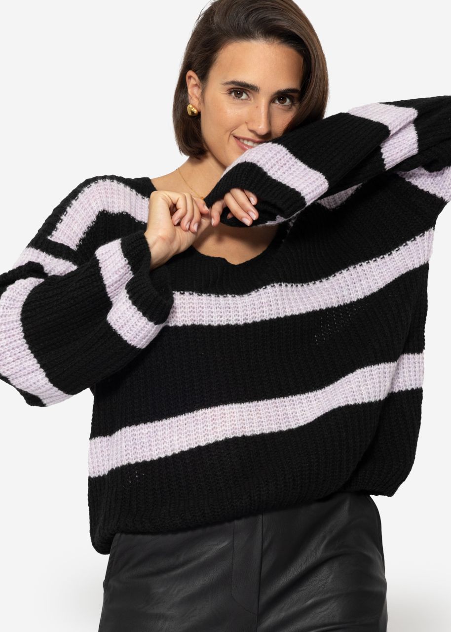 Jumper with stripes and V-neck - black-purple