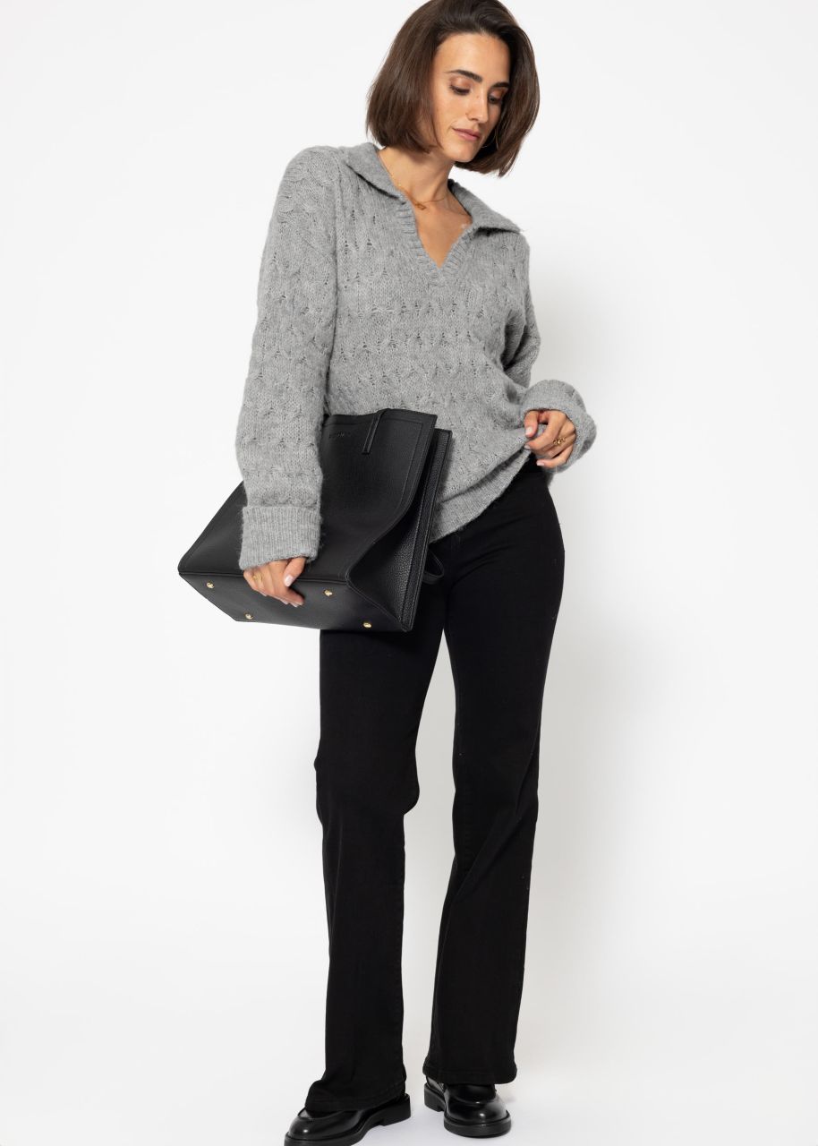 Fluffy cable-knit jumper with collar and V-neck - grey