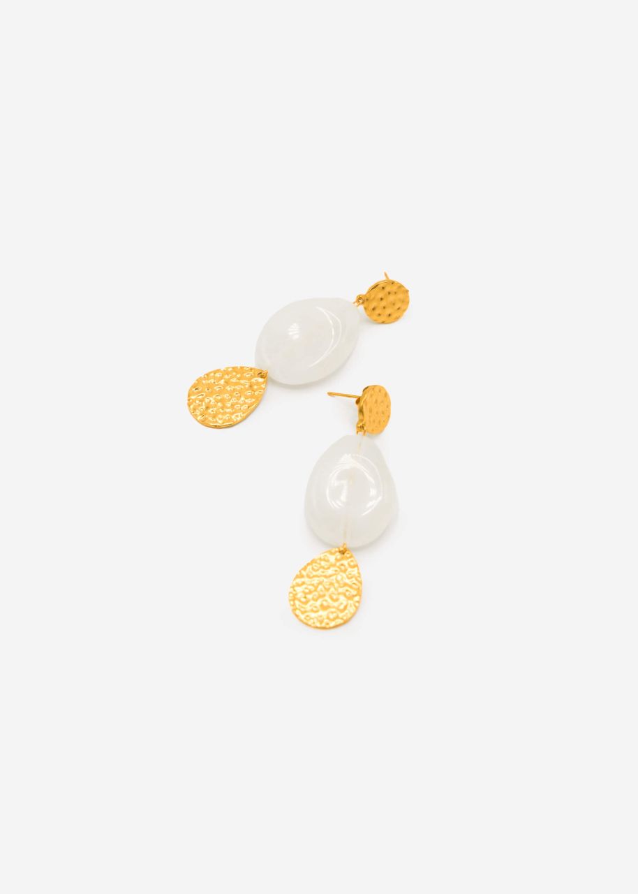 Stud earrings with white pendant - gold