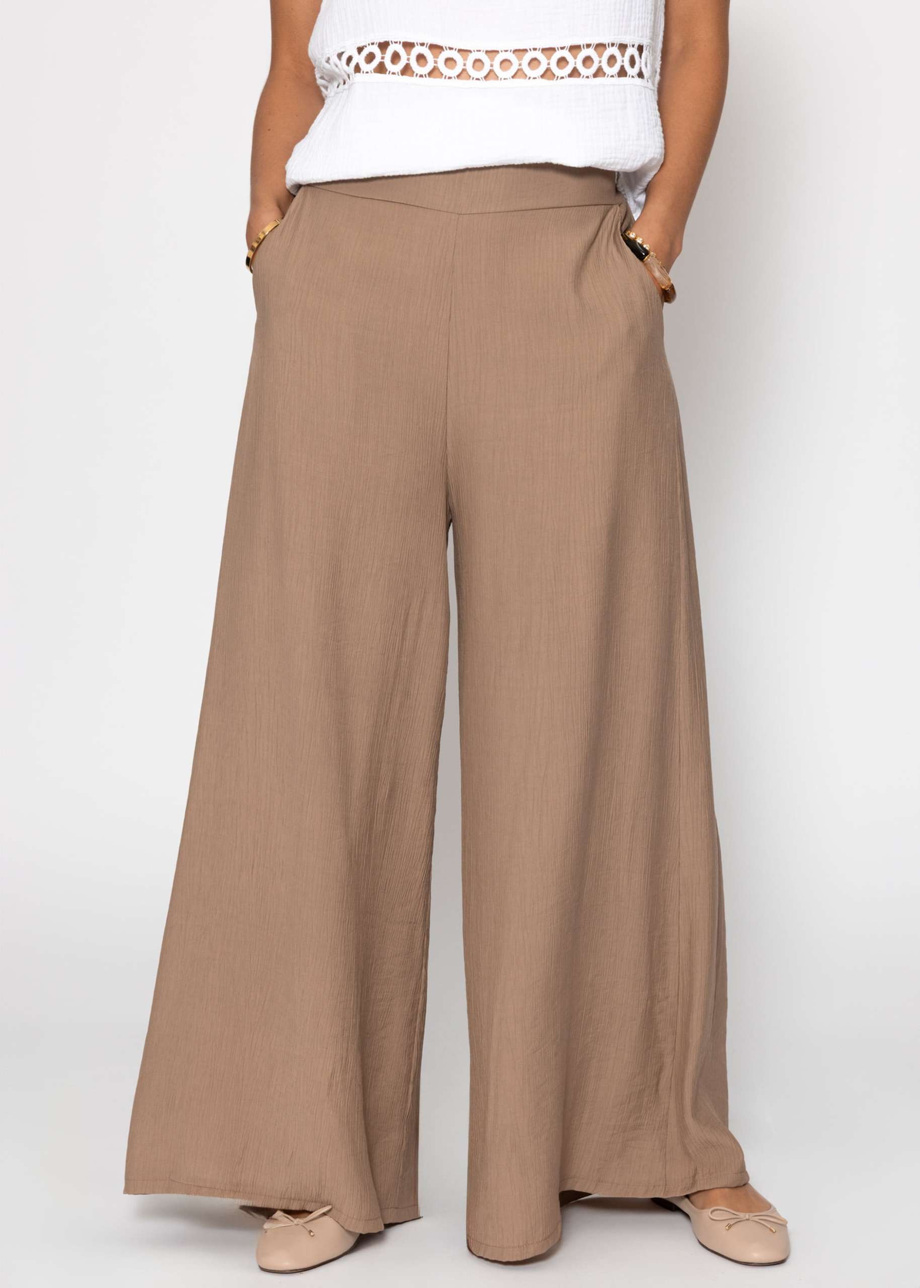 Casual trousers in a crinkle look - light brown