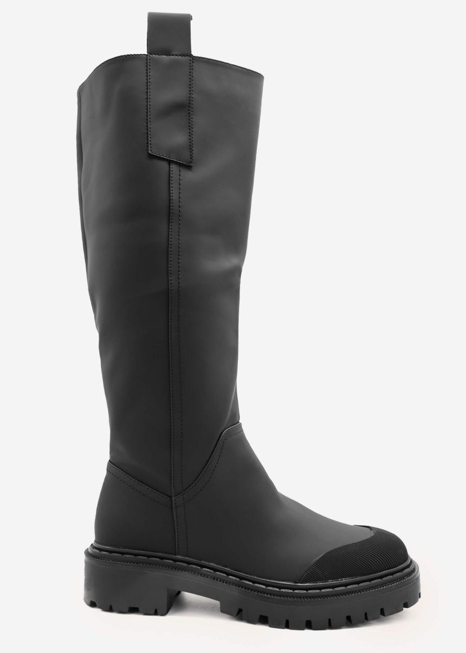 Knee high boots with accentuated toe cap, black