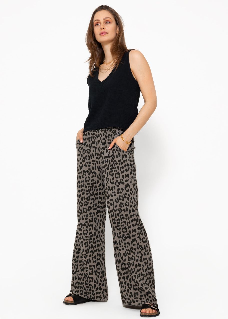 Muslin pants with wide leg in leo print - taupe