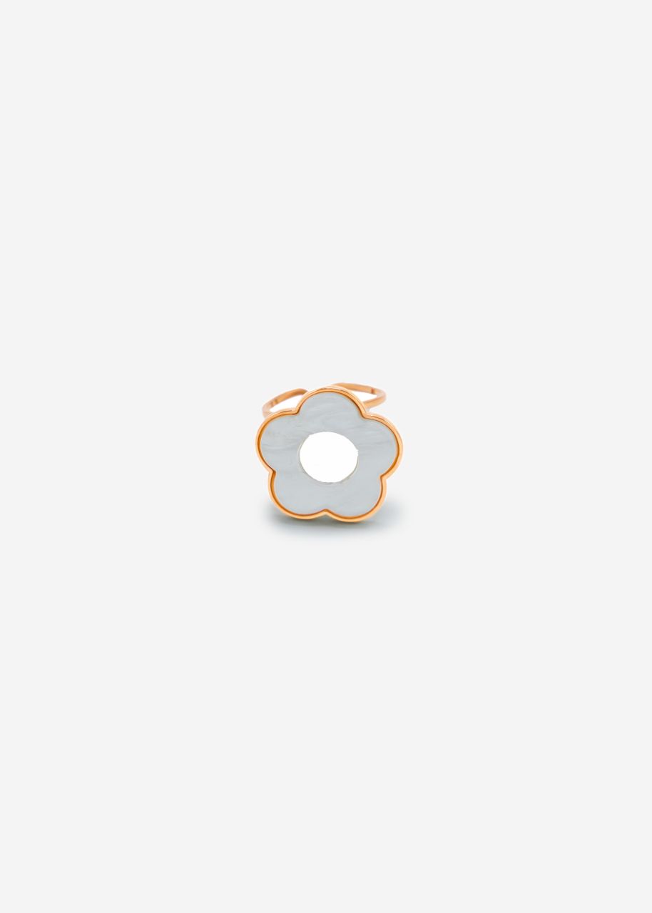 Ring with white flower motif - gold