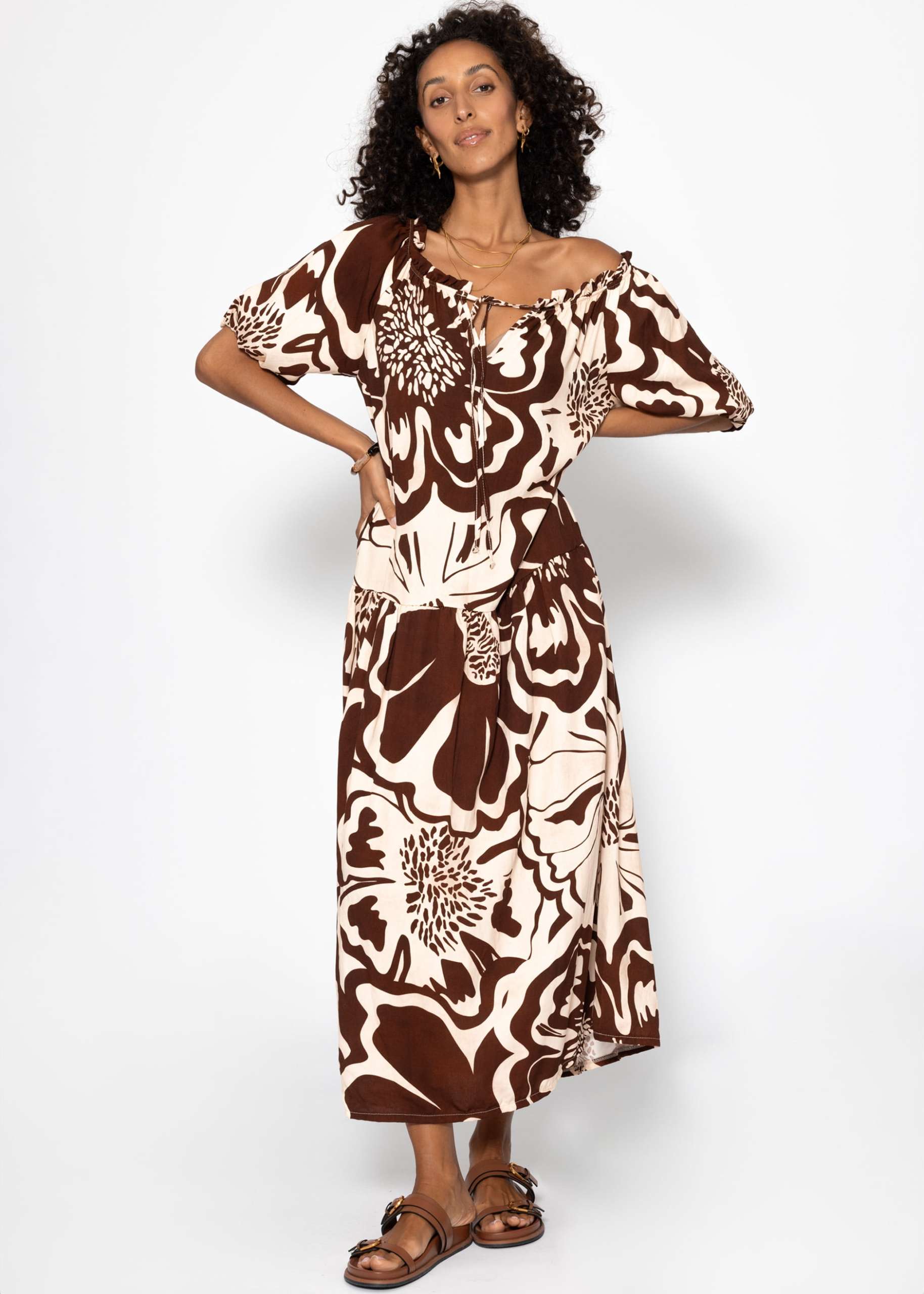 Flounce dress with large floral print - brown