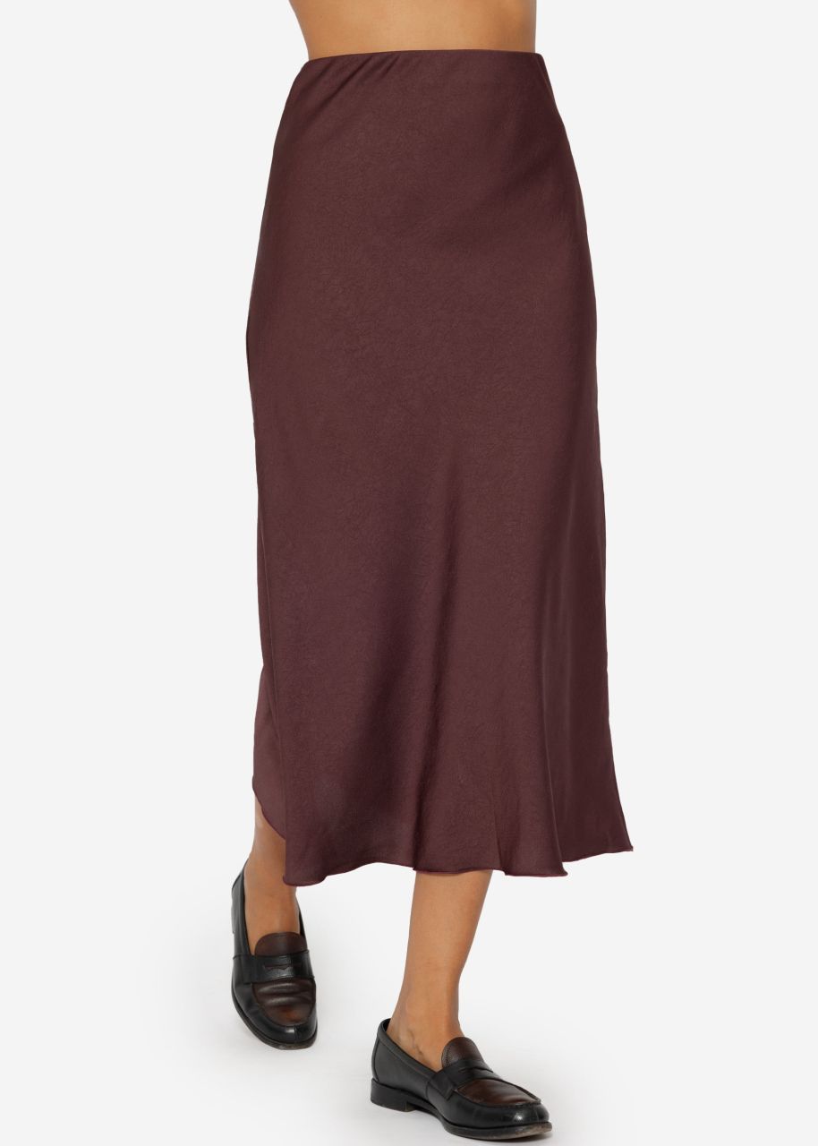 Satin skirt in crash look - burgundy