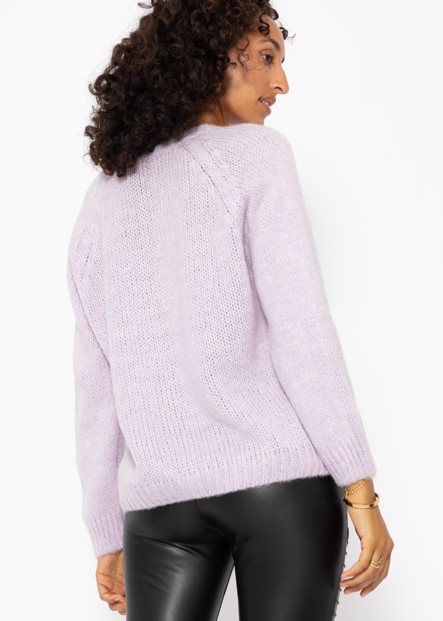 Classic knitted jumper with V-neck and trim - lilac