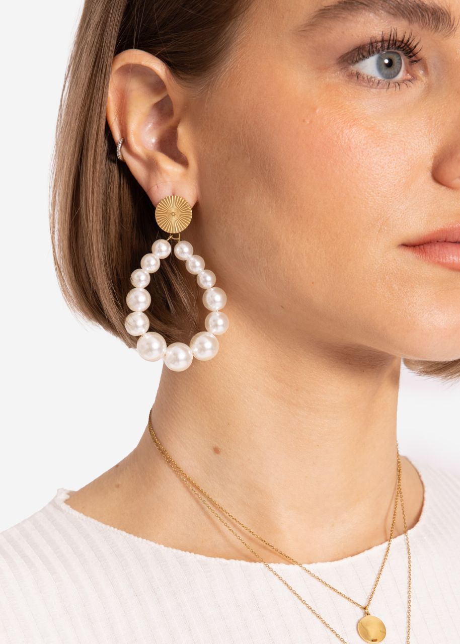 Stud earrings with large pearls, gold
