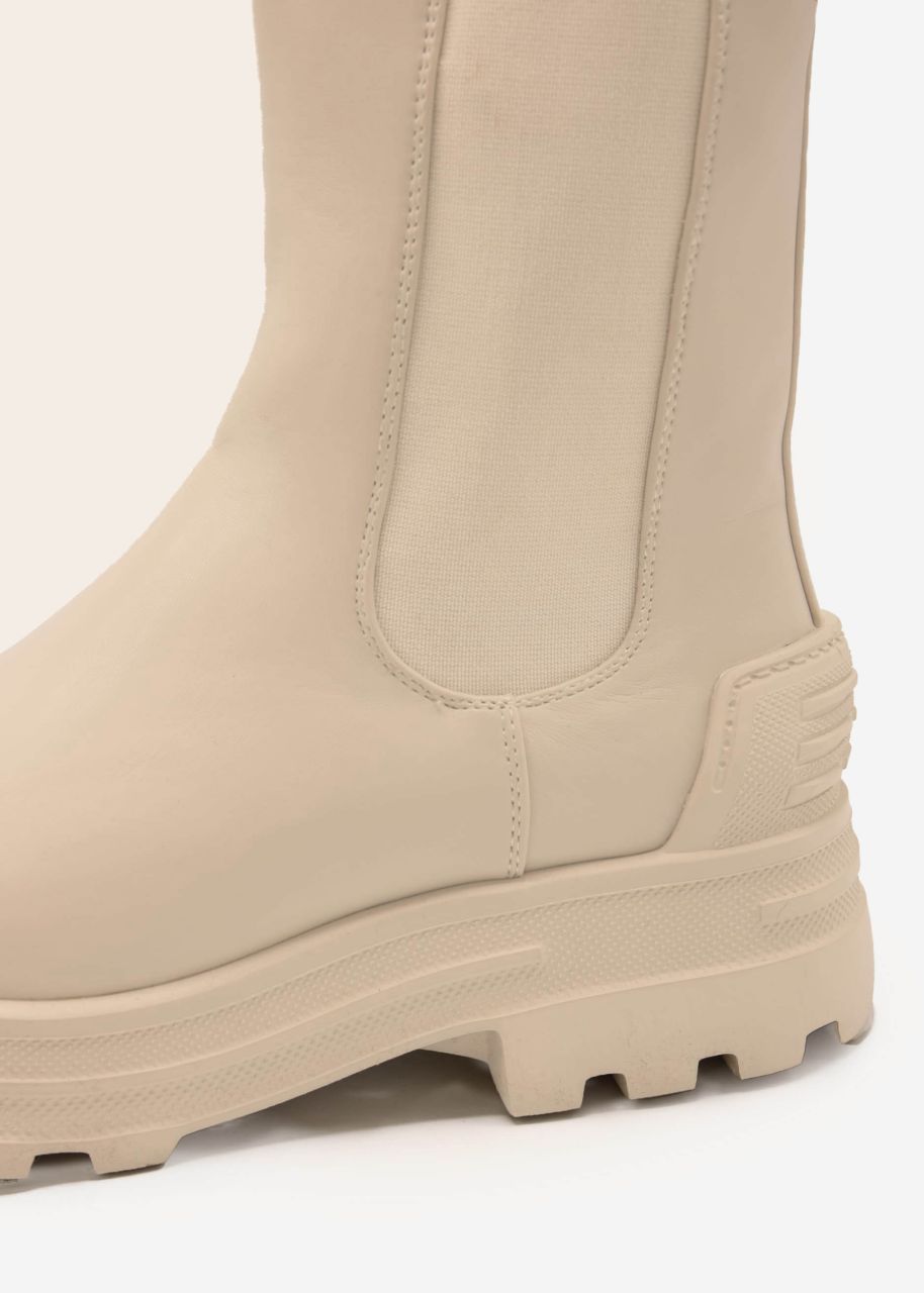 Combat boots with accentuated cap, beige