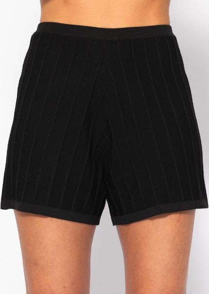 Knitted shorts with ribbed structure - black