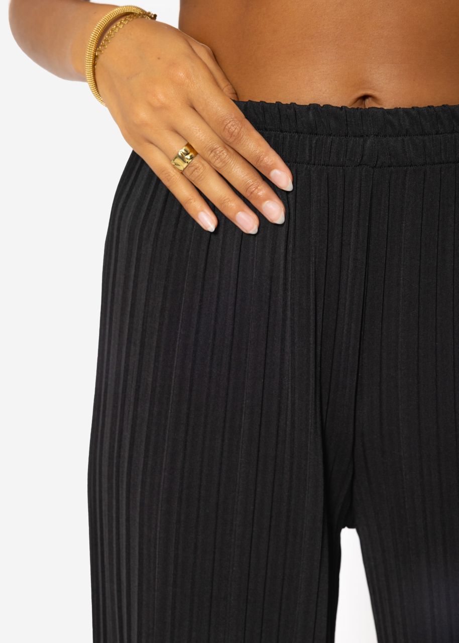 Pleated trousers - black