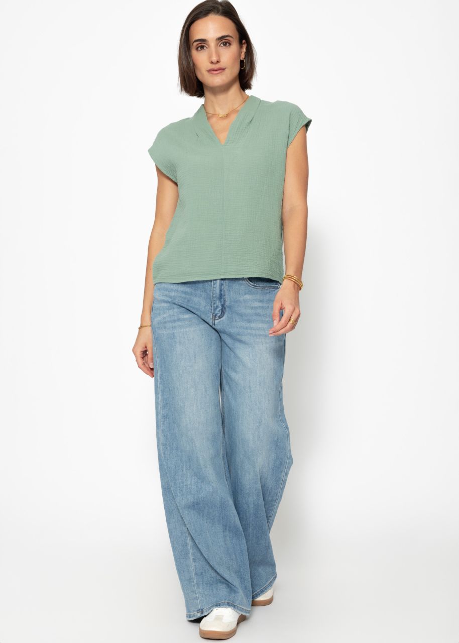 Muslin shirt with V-neck - sage green