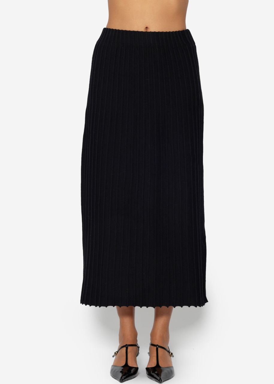 Pleated maxi knit skirt - black