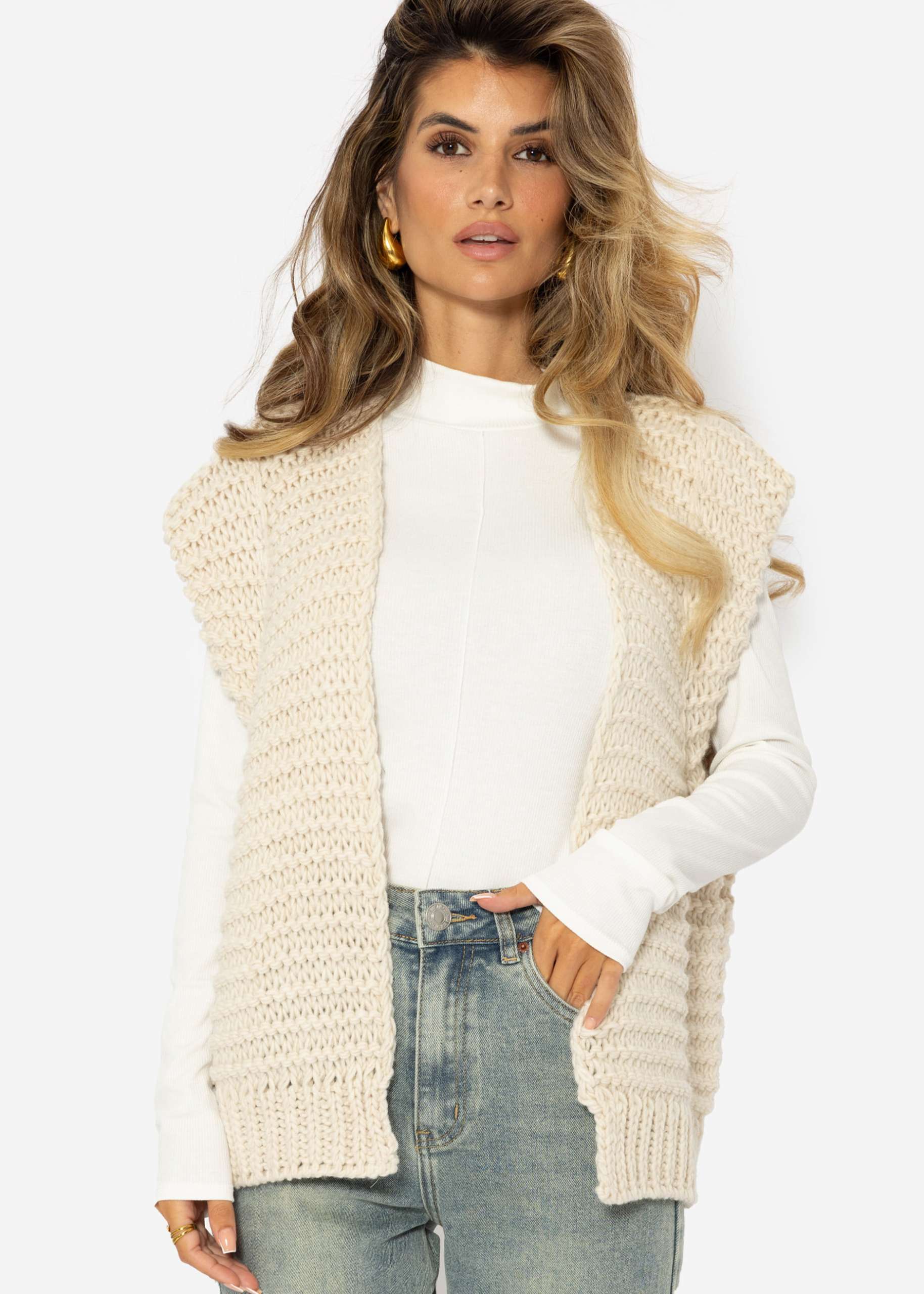 Sleeveless knitted waistcoat with structured shoulders - offwhite