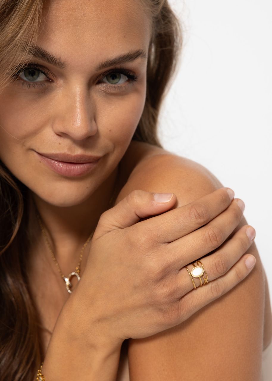 Three-piece ring with whie gemstone - gold