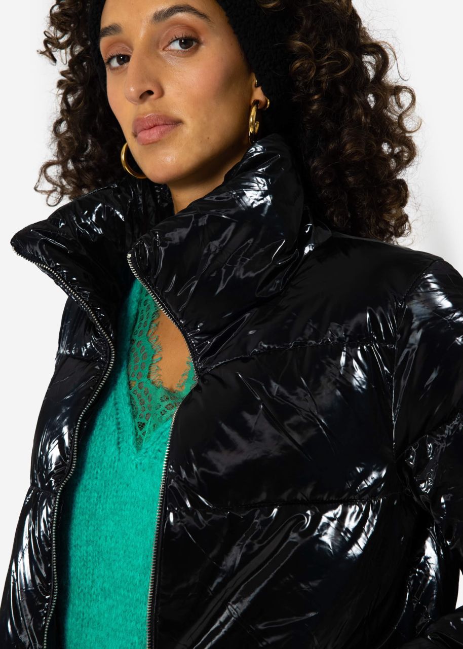 Puffer jacket with stand-up collar - black