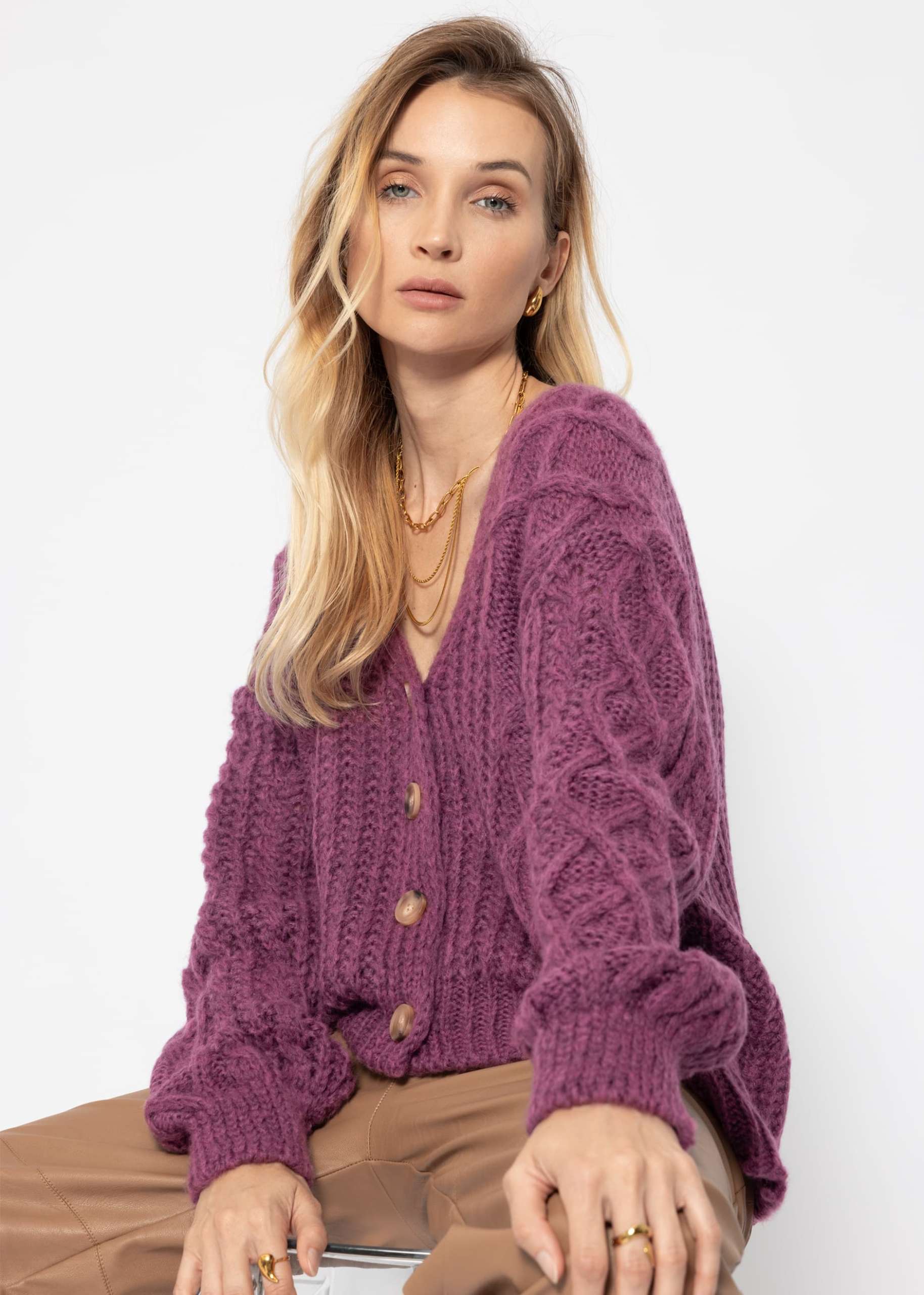 Oversized cardigan with cable knit pattern - aubergine