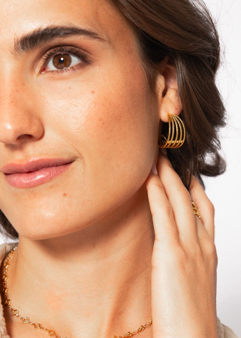 Multi-row hoop earrings with structure - gold