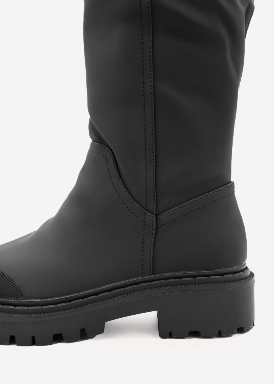 Knee high boots with accentuated toe cap, black